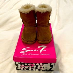Girls toddler suede/faux fur lined boots, size 8M